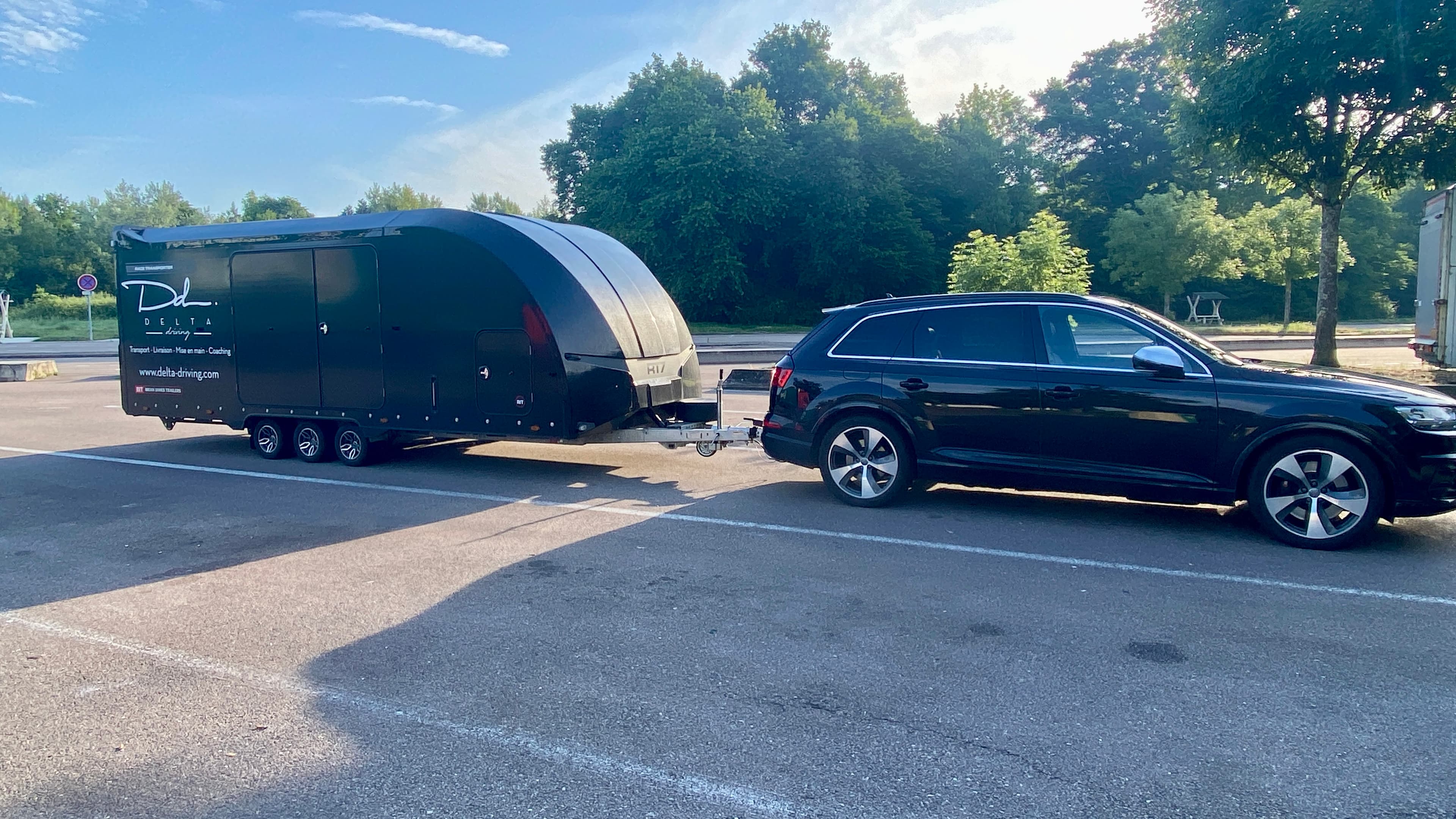 Audi SQ7 tracteur avec remorque Brian James - Convoi Delta Driving