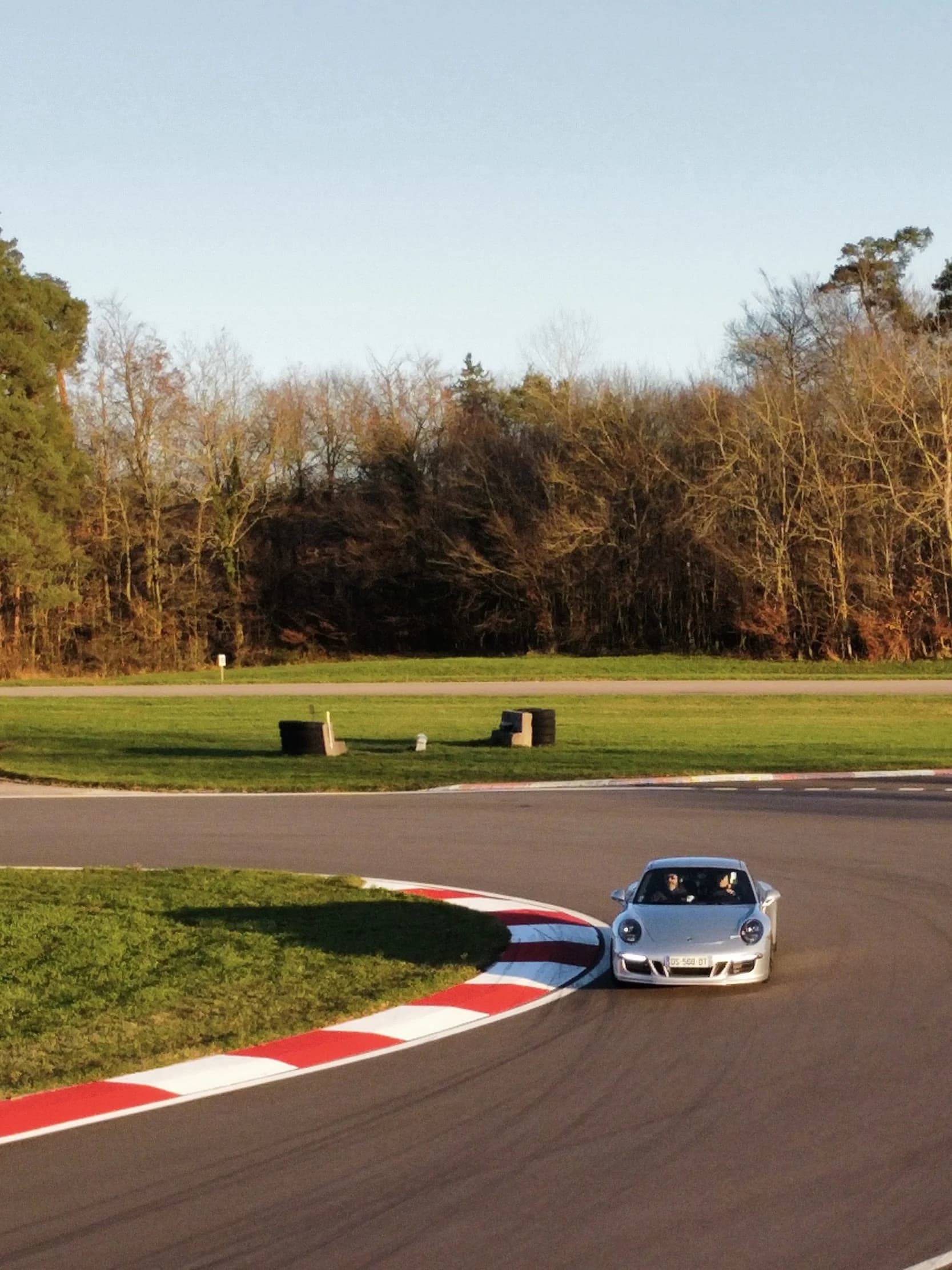 Porsche 991 GTS sur circuit - Vue drone session coaching pilotage