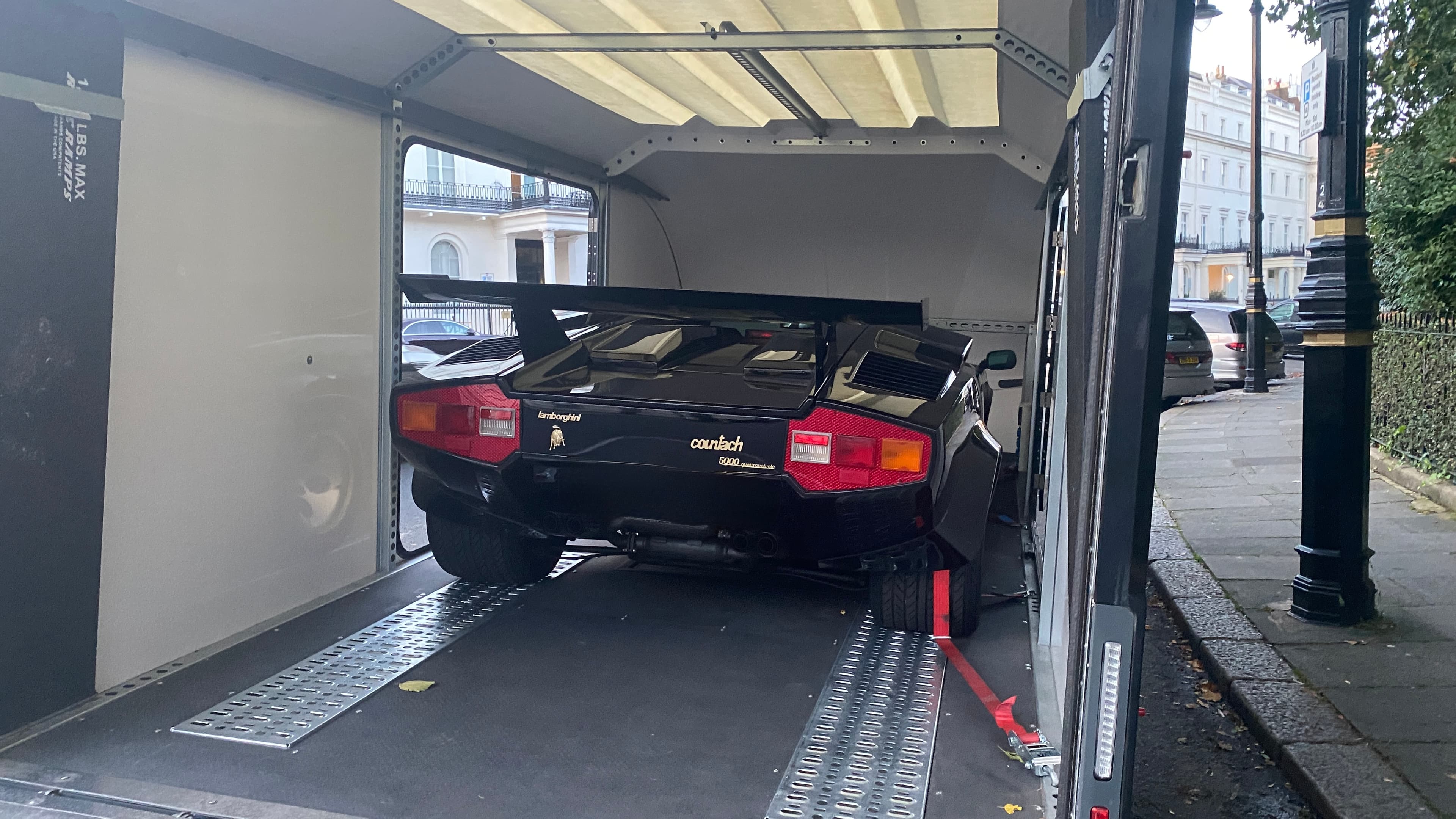 Lamborghini Countach livrée à Londres