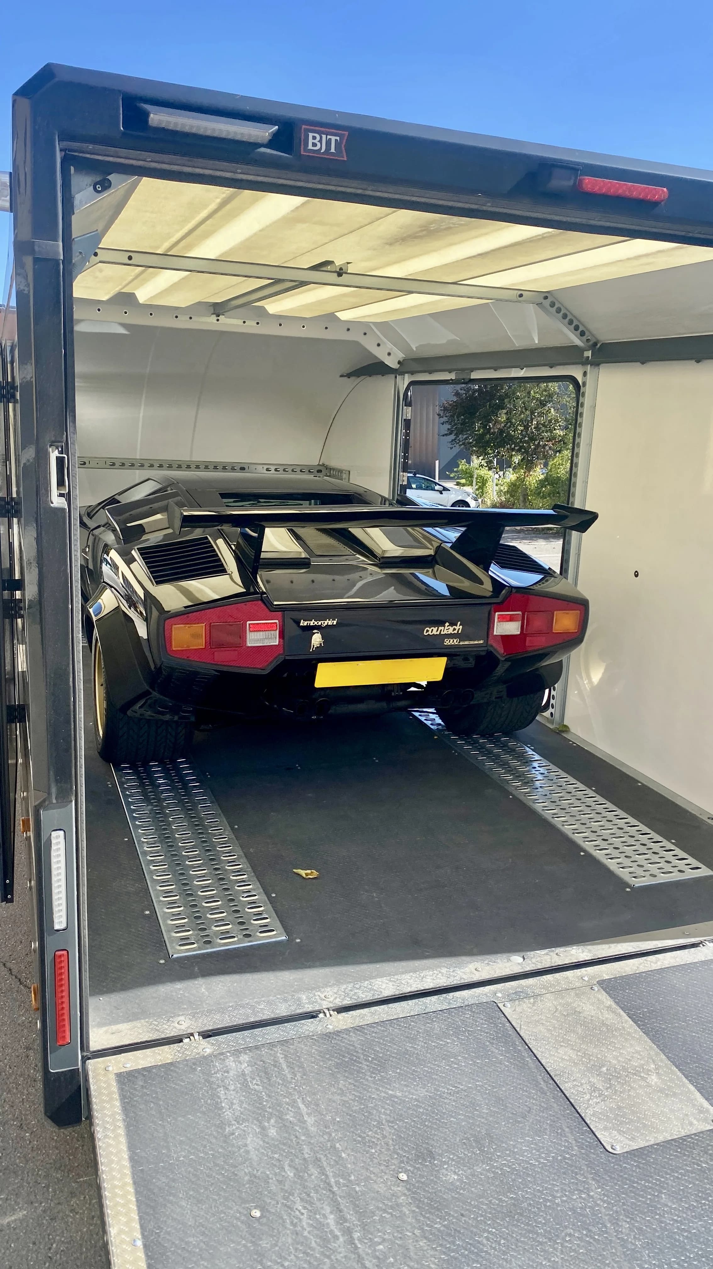 Transport Lamborghini Countach en remorque fermée Brian James RT7